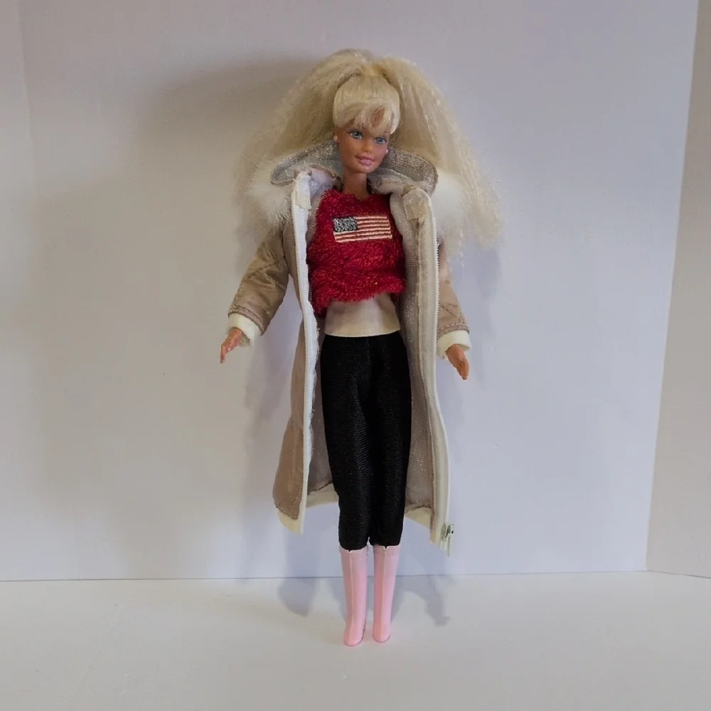 1966 Barbie And 1968 Ken In A Rare 1972 Mountain Ski Cabin Travel Case - Picture 6 of 12